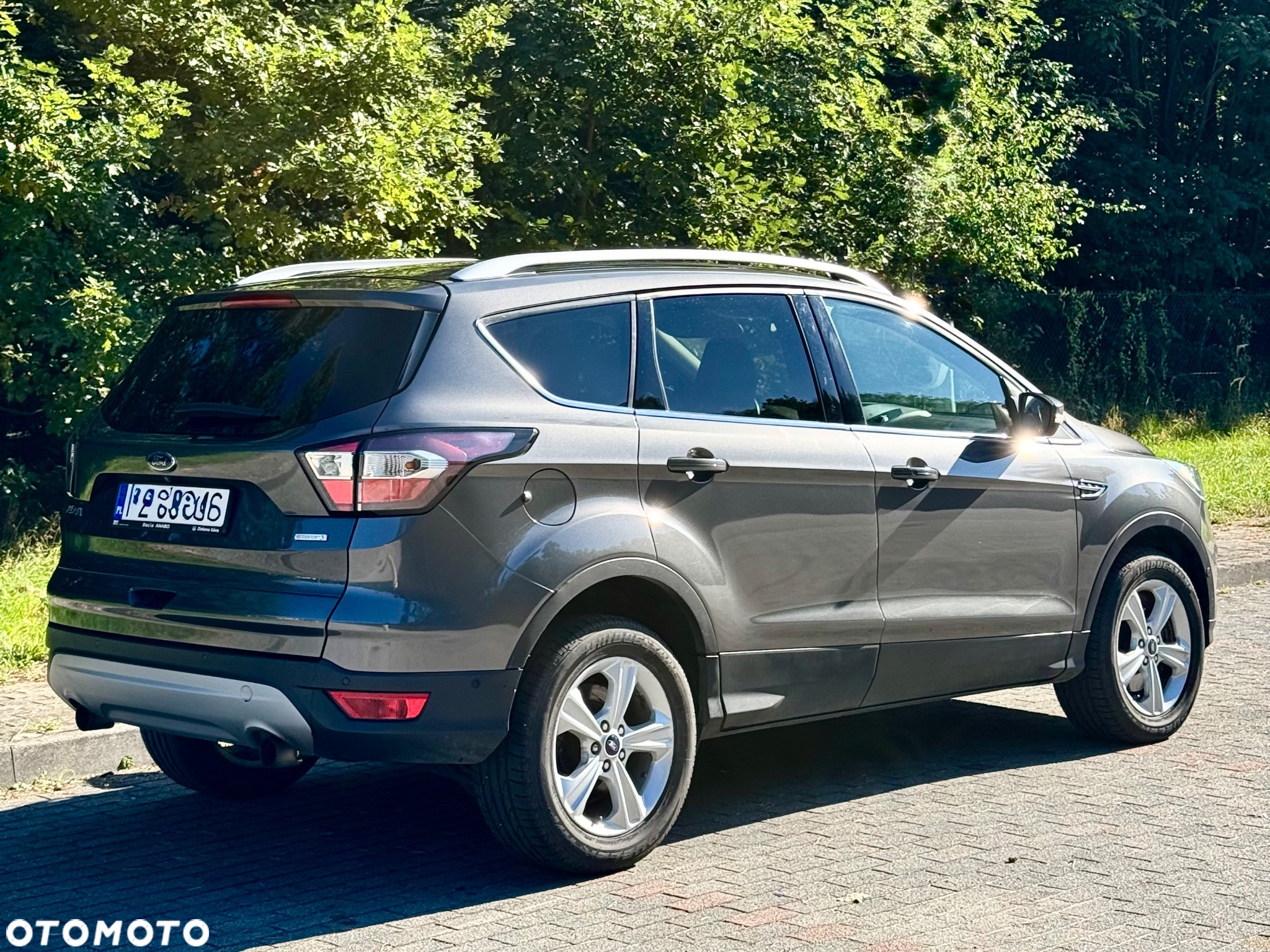 Ford Kuga 1.5 EcoBoost 4x4 Titanium - 4