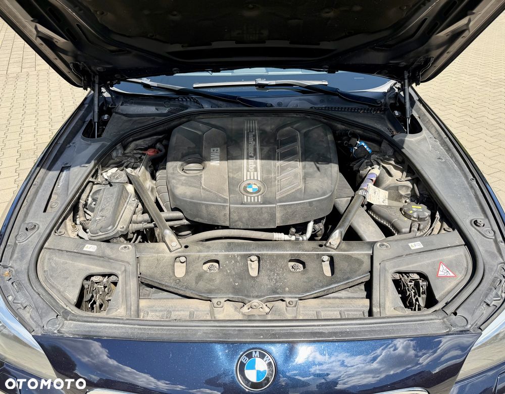 BMW Seria 5 525d xDrive - 12