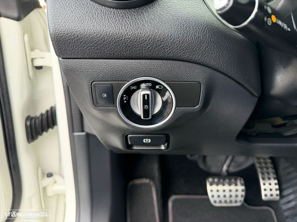 Mercedes-Benz CLA 220 d Shooting Brake AMG Line Aut. - 17