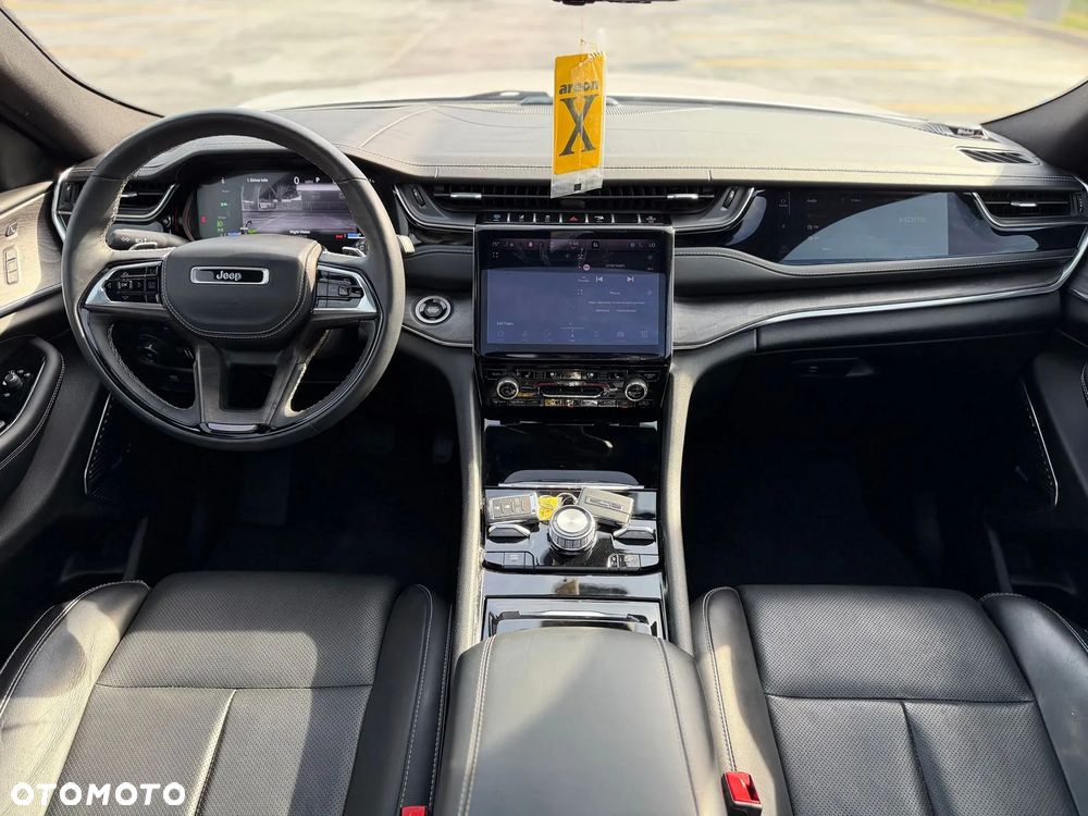 Jeep Grand Cherokee - 23