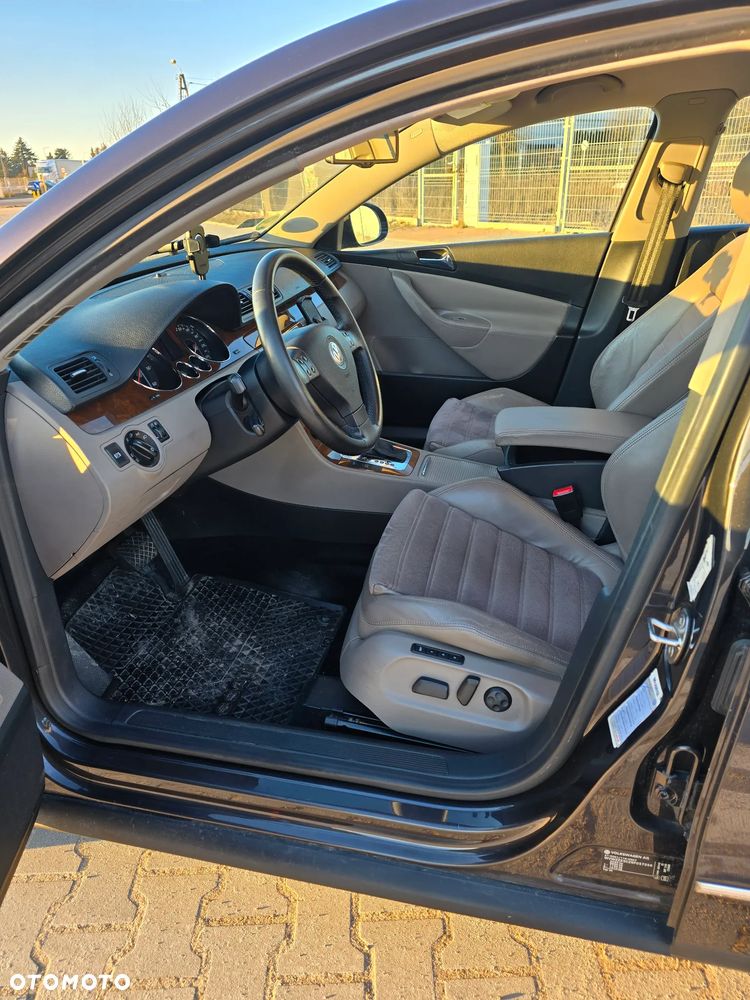 Volkswagen Passat 2.0 TDI DSG Highline - 9