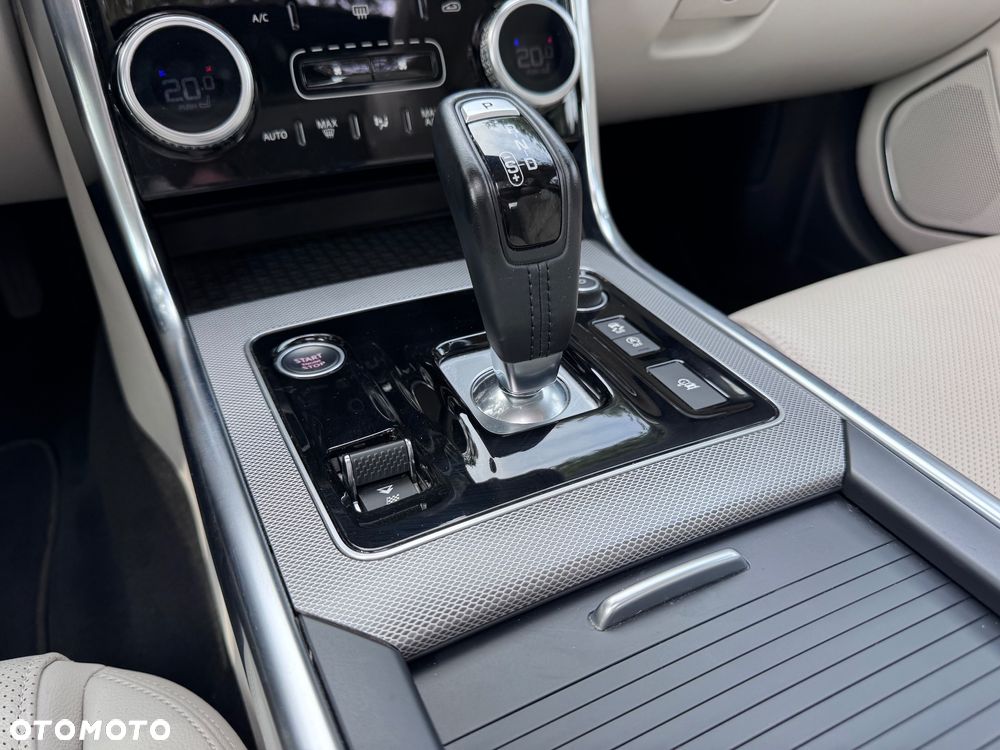 Jaguar XE 2.0 P250 SE - 30