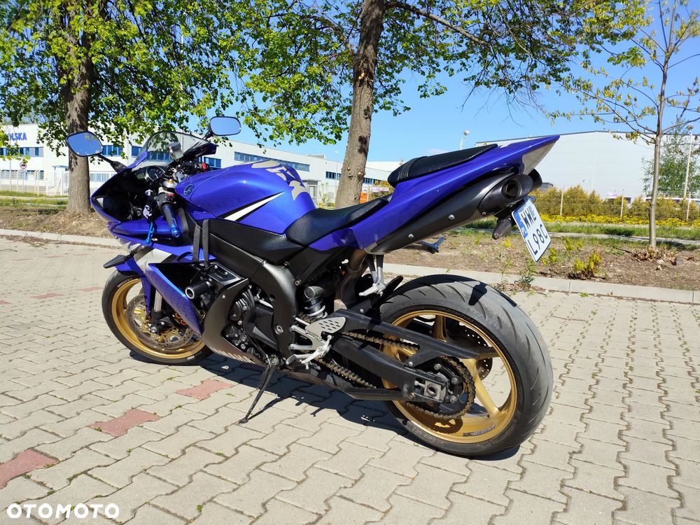 Yamaha R1 - 12
