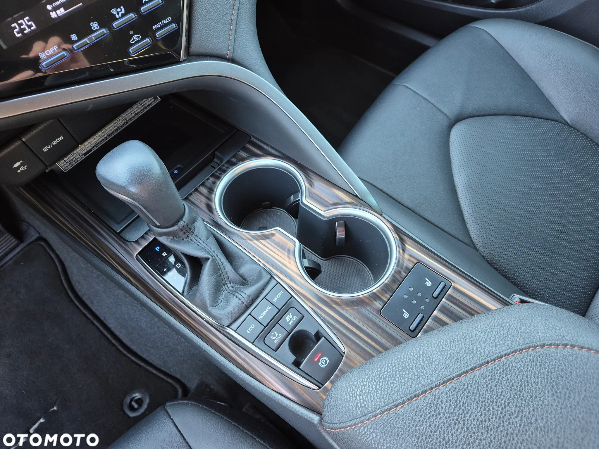 Toyota Camry 2.5 Hybrid Executive CVT - 9