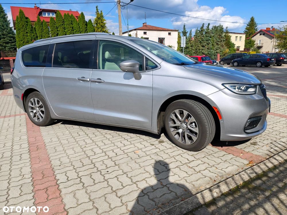 Chrysler Pacifica 2021 photo 2