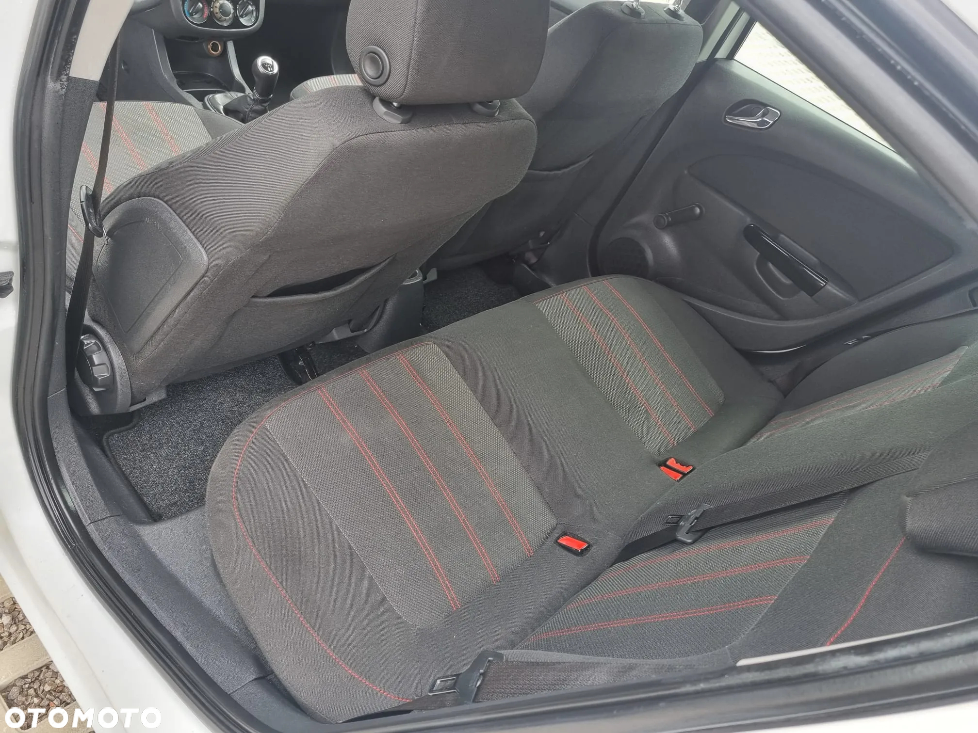 Opel Corsa 1.4 16V Cosmo - 6