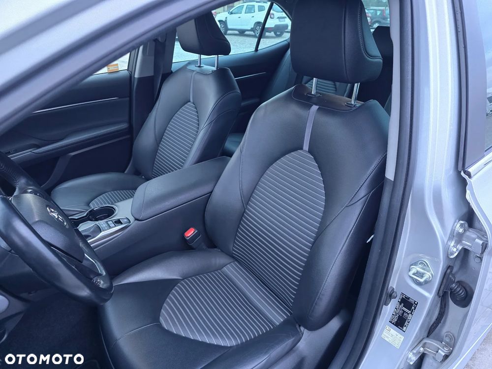 Toyota Camry 2.5 Hybrid Executive CVT - 34