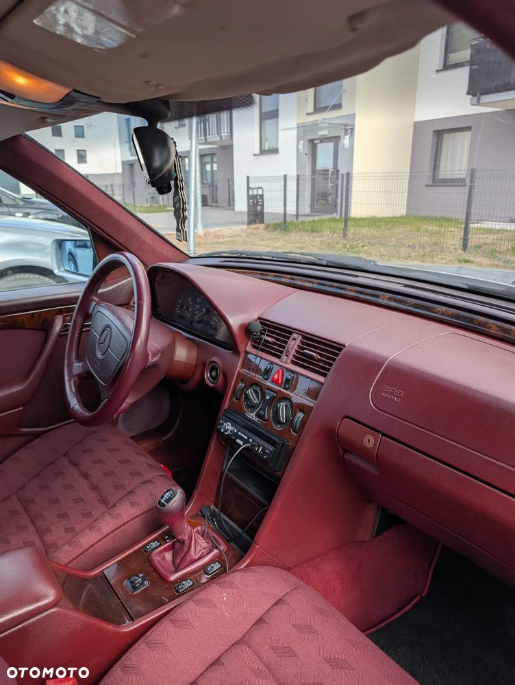 Mercedes-Benz Klasa C 200 T Elegance - 13