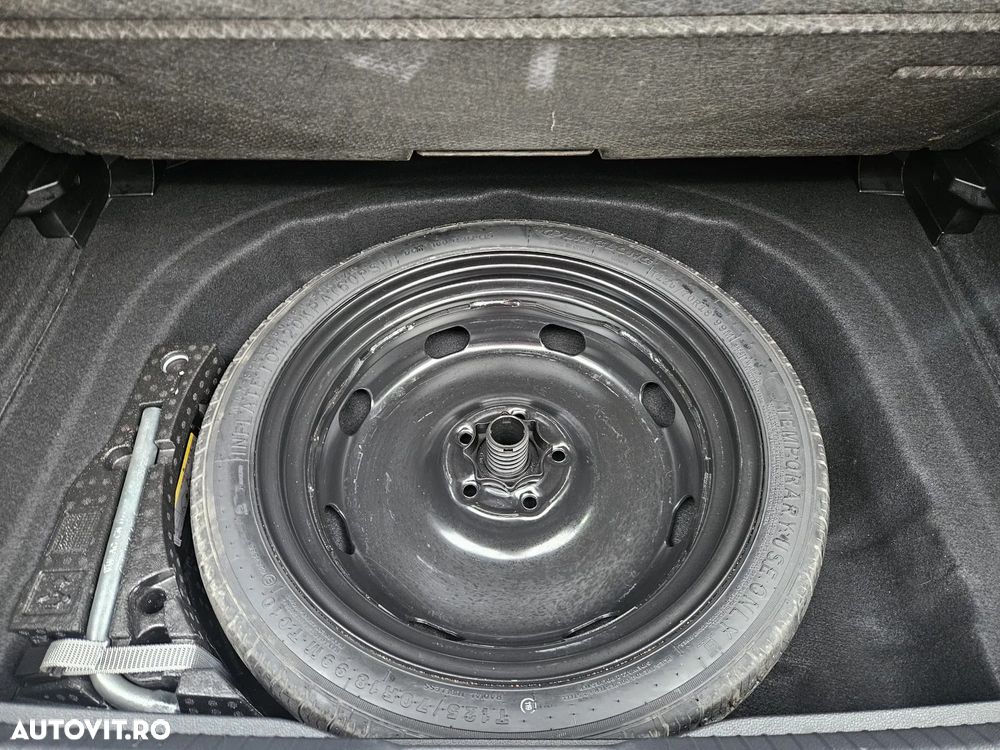 Volkswagen Golf 1.0 eTSI DSG MHEV Life - 26