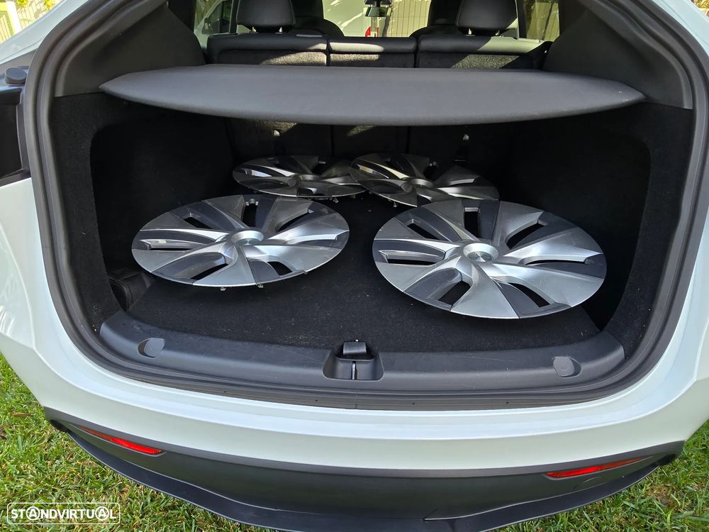 Tesla Model Y Long Range Dual Motor AWD - 12
