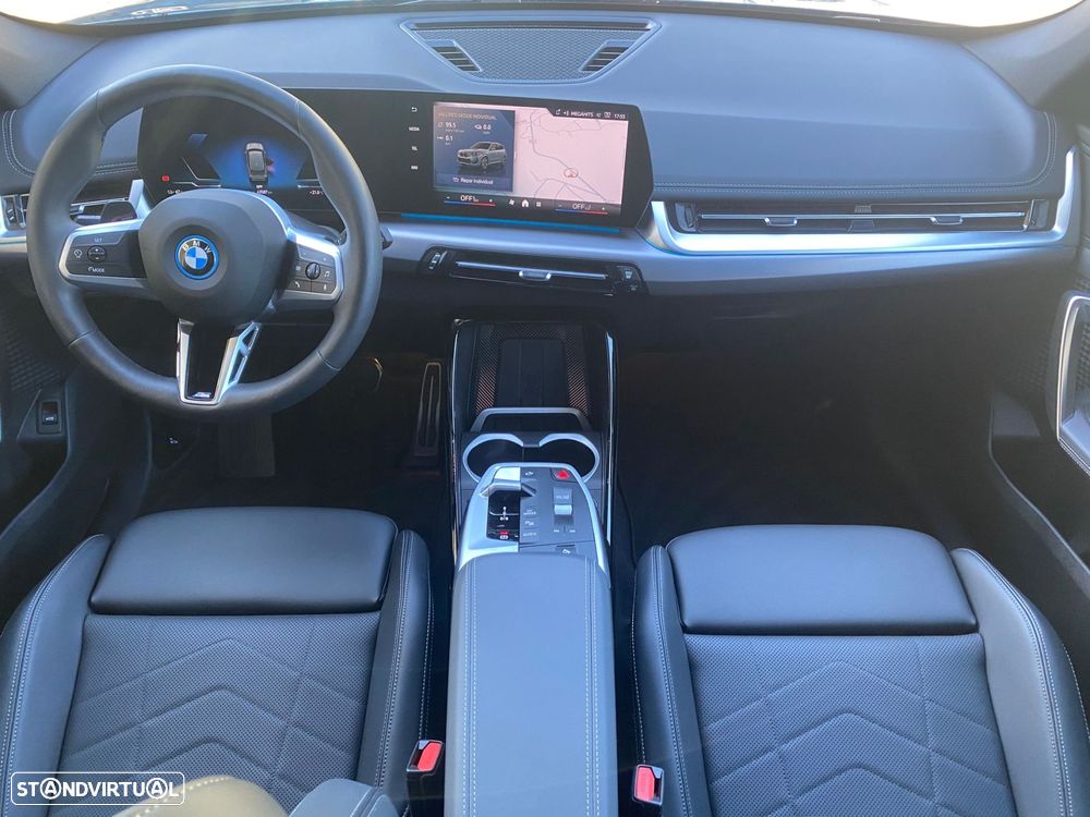 BMW iX1 eDrive20 Pack Desportivo M - 6