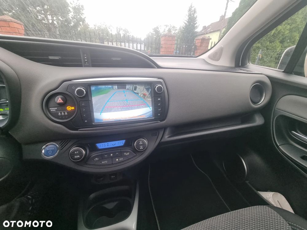 Toyota Yaris 1.5 VVT-i Comfort - 24