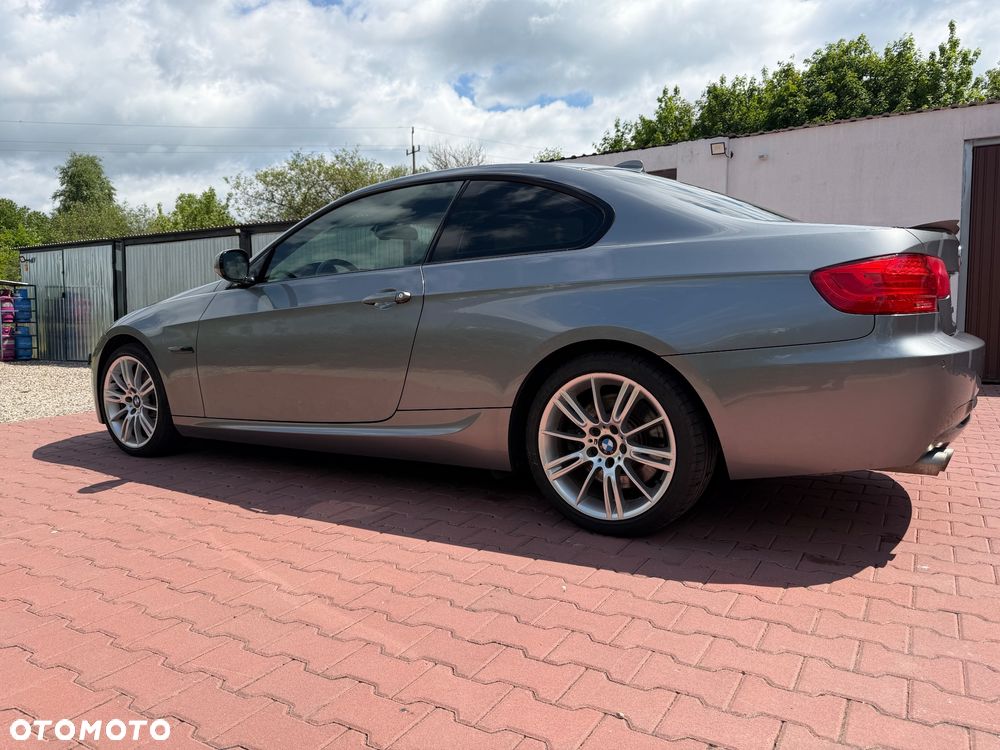 BMW Seria 3 330d xDrive - 11