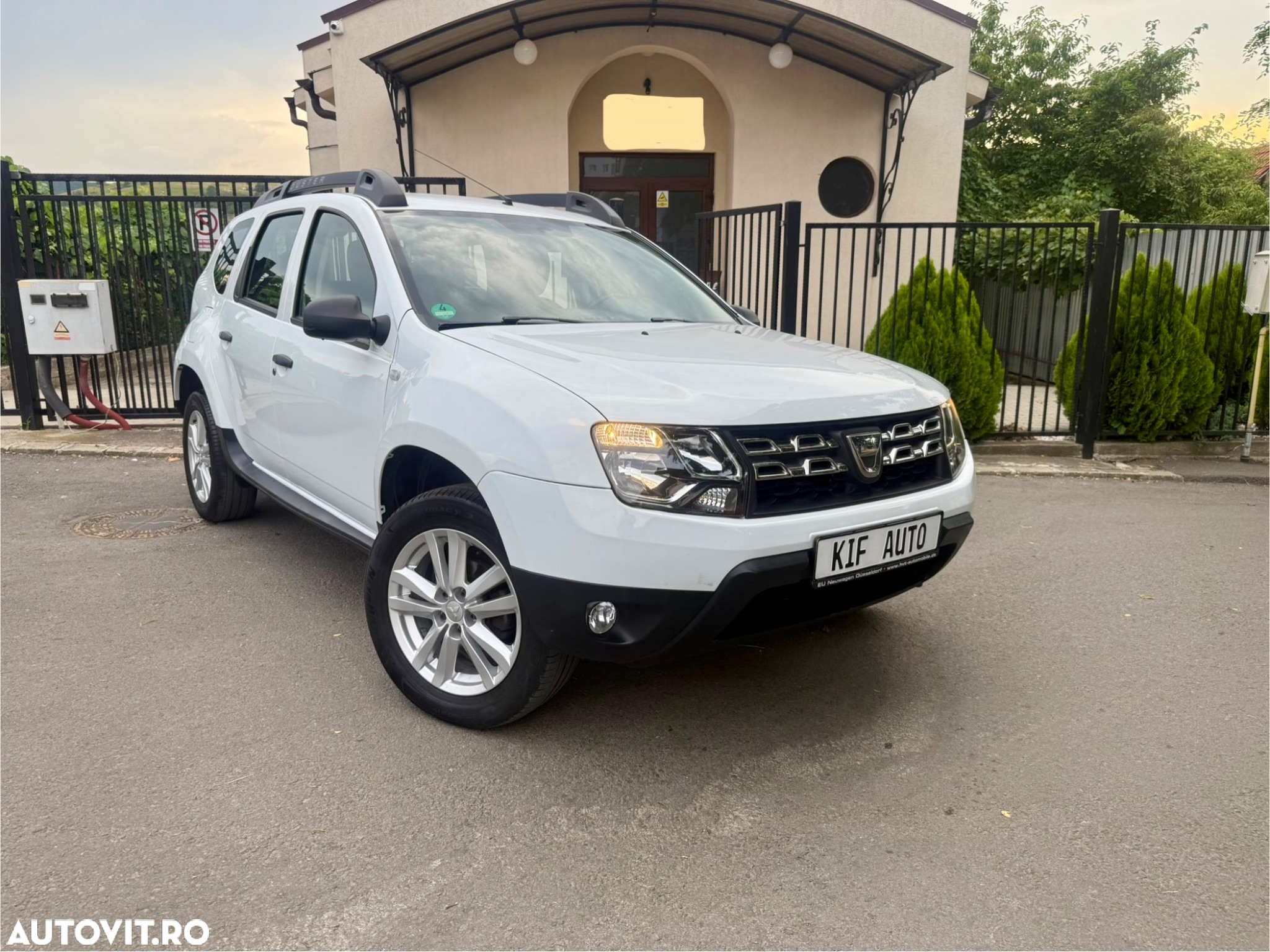 Dacia Duster SCe 115 2WD Essential - 15