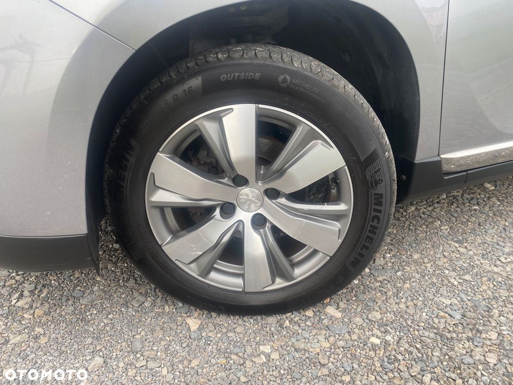 Peugeot 2008 1.6 BlueHDi Allure S&S - 10