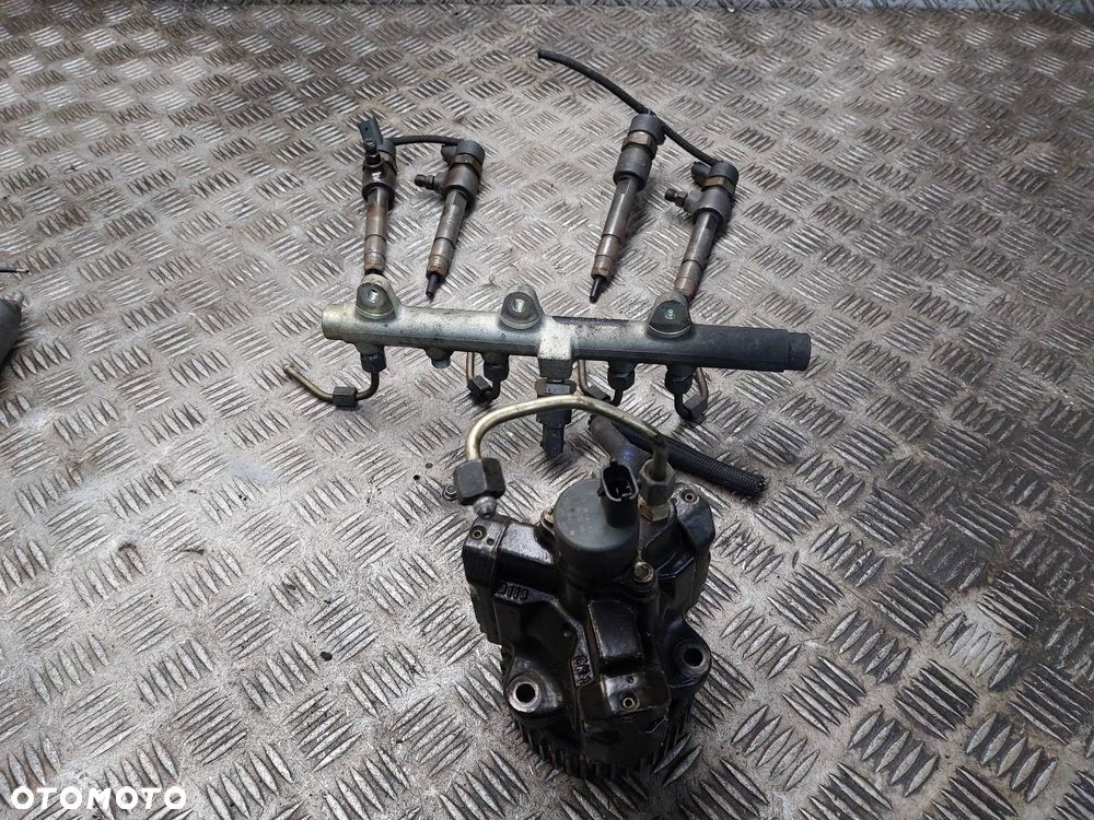 POMPA WTRYSKOWA WTRYSKIWACZE KOMPLET LANCIA LYBRA I 1.9 JTD 0445110119 - 7