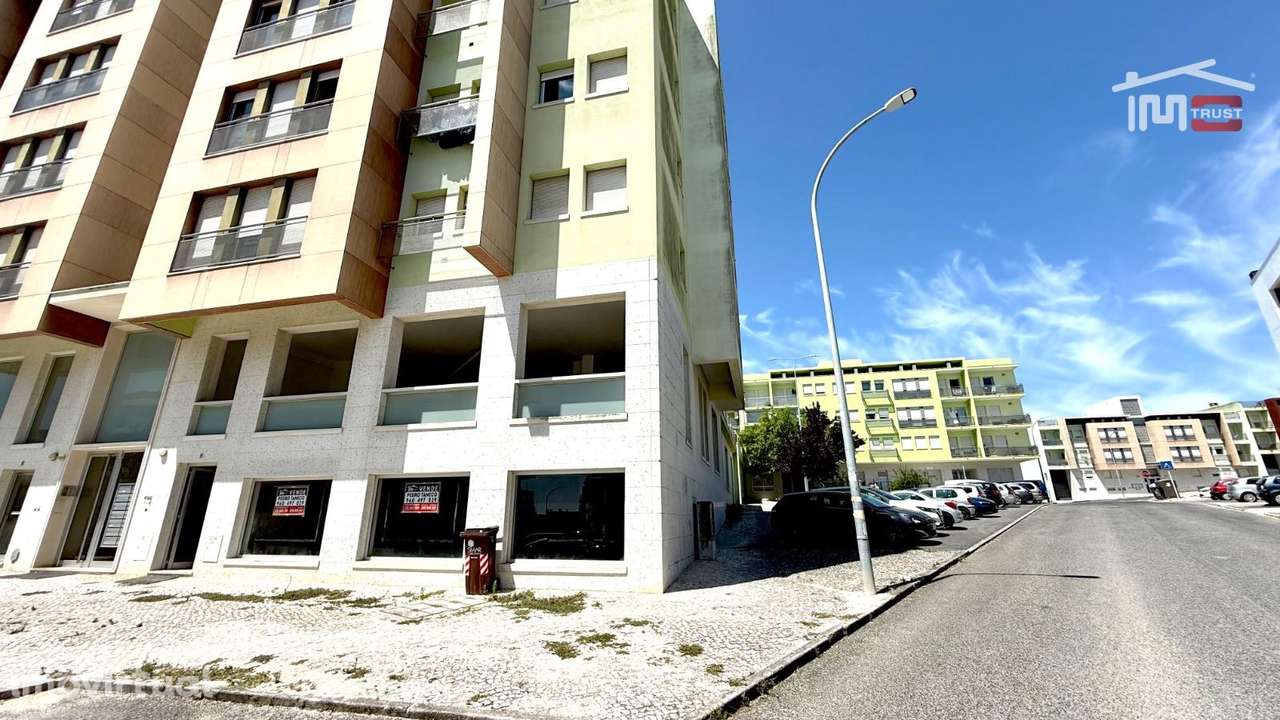 Loja 225m2 Camarate - Espaço Disponível a todas as Actividades Come... - Grande imagem: 4/32