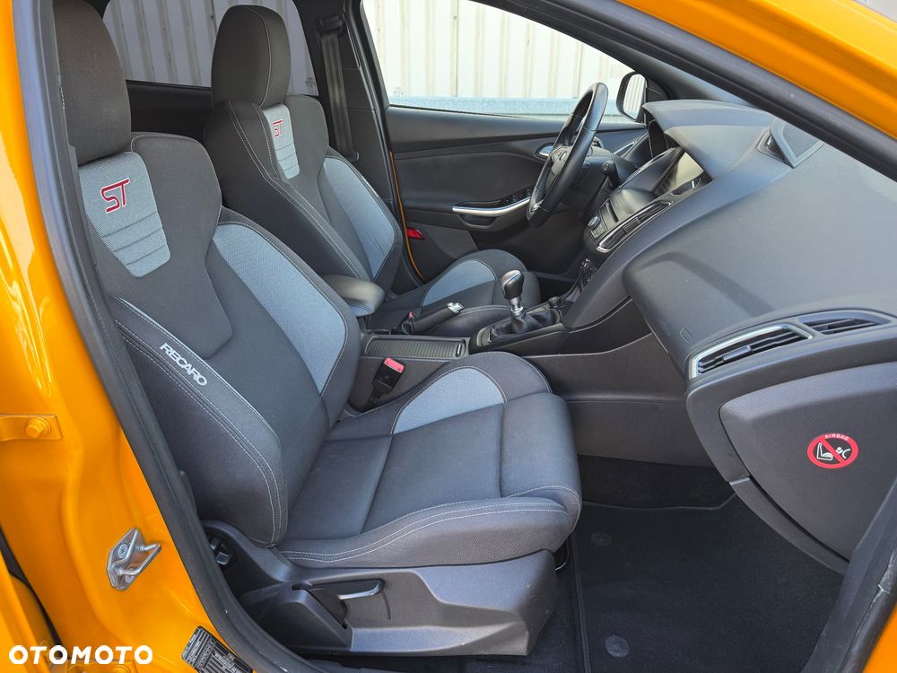 Ford Focus ST - 14