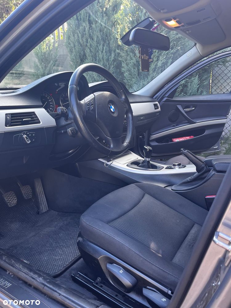 BMW Seria 3 320i - 8