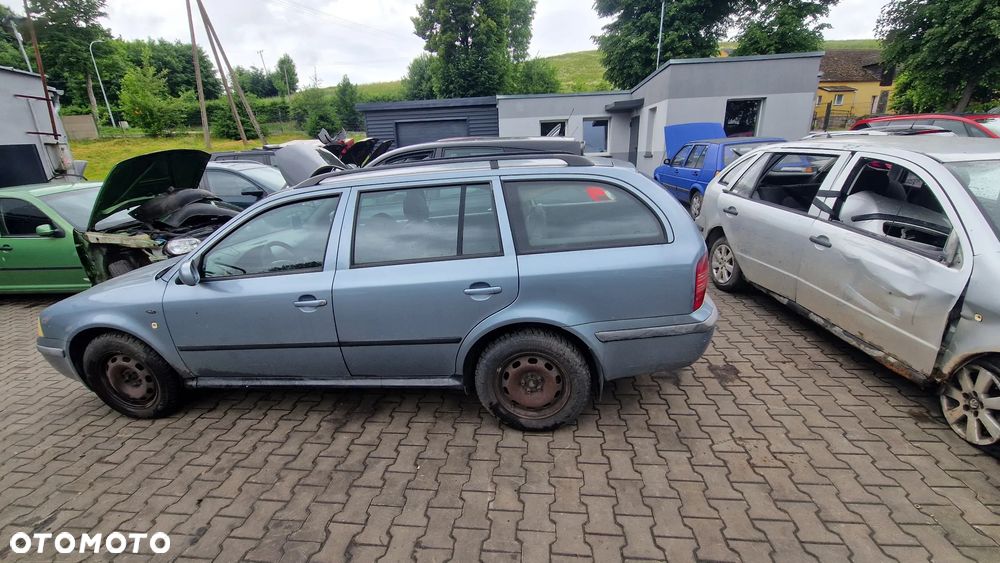 Skoda Octavia II na części - 3