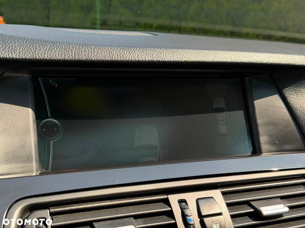 BMW Seria 5 530d xDrive - 29