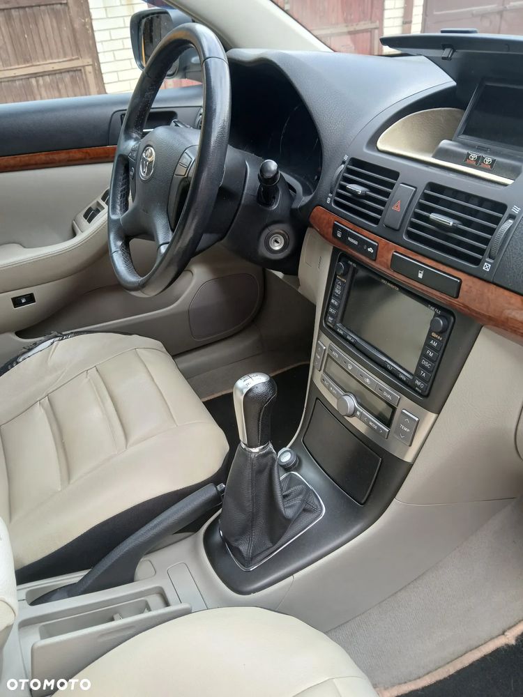 Toyota Avensis 1.8 VVT-i Sol - 21