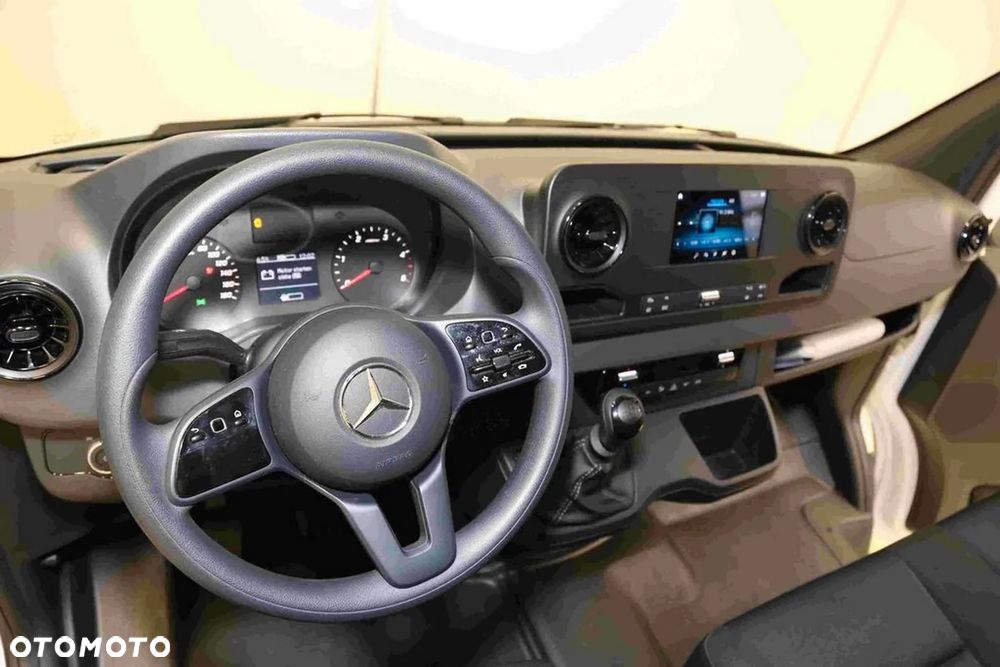 Mercedes-Benz Sprinter - 7