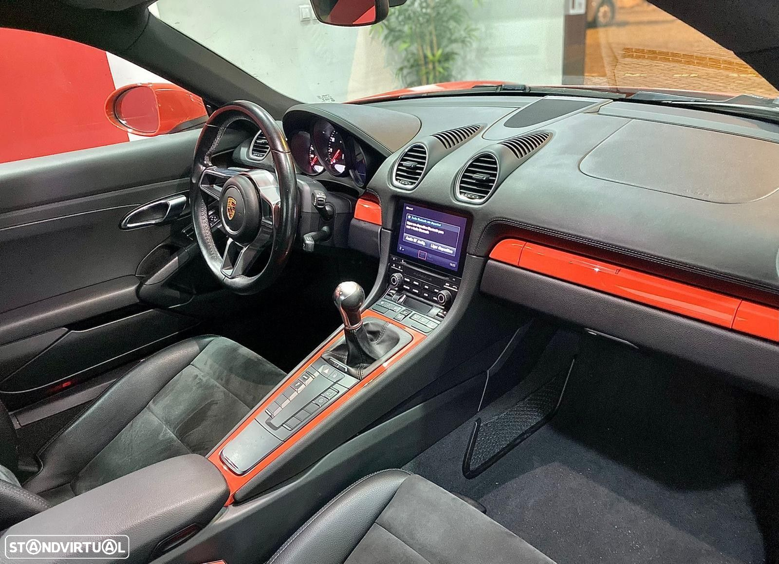 Porsche 718 Cayman 2.0 T - 28