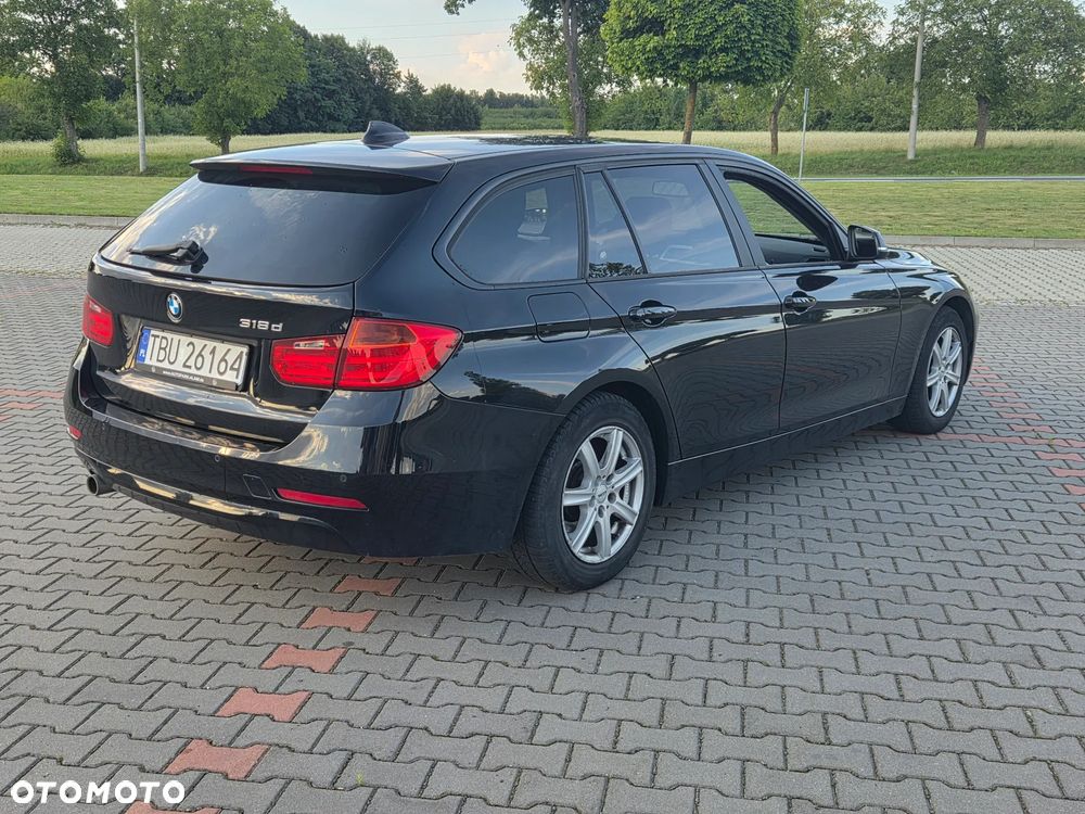 BMW Seria 3 318d Touring - 12