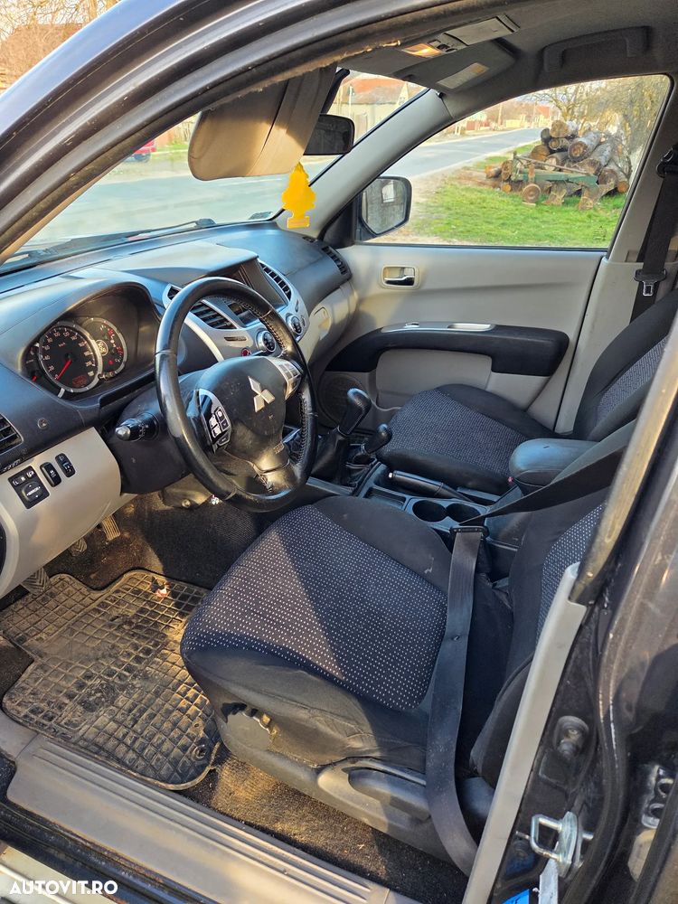 Mitsubishi L 200 - 6