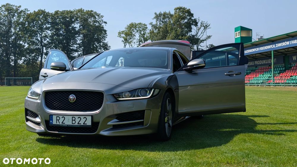 Jaguar XE 2.0 T R-Sport - 8