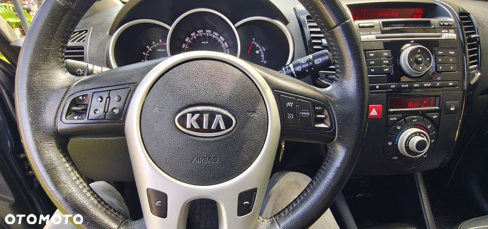 Kia Venga - 8
