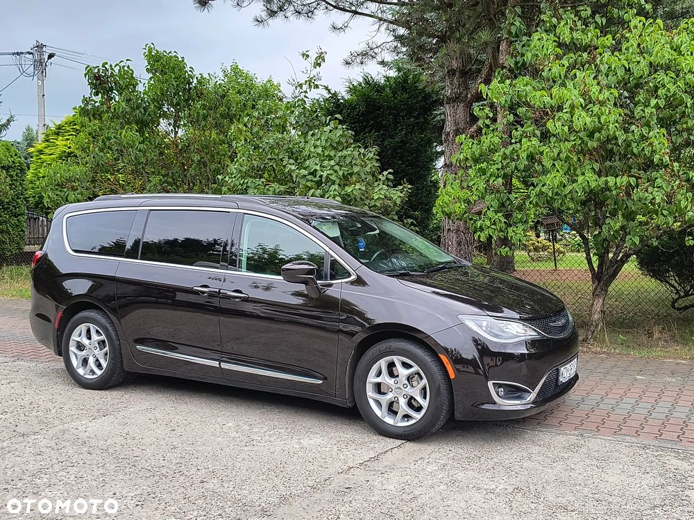 Chrysler Pacifica - 2