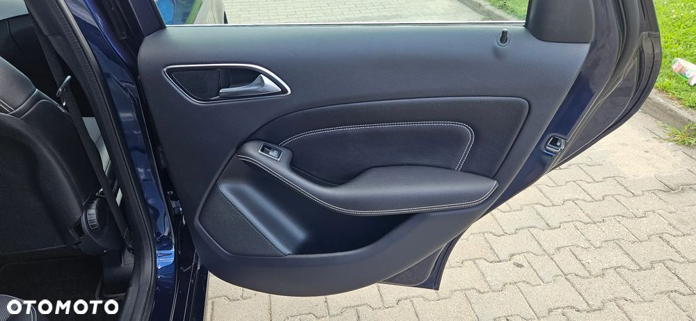 Mercedes-Benz Klasa B 180 7G-DCT UrbanStyle Edition - 24