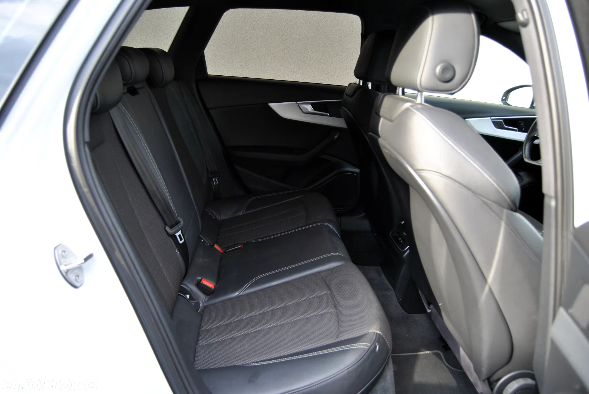 Audi A4 Avant 2.0 TDI ultra S tronic sport - 23