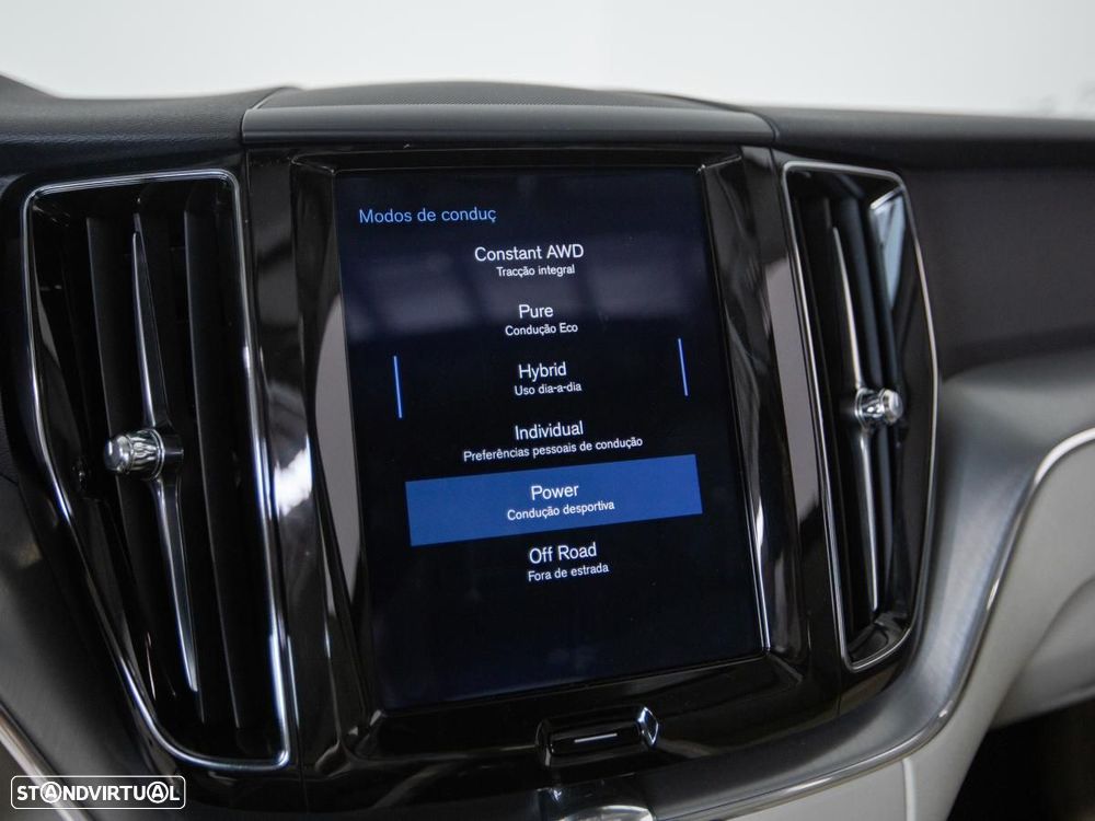 Volvo XC 60 2.0 T8 PHEV Momentum Plus AWD - 25