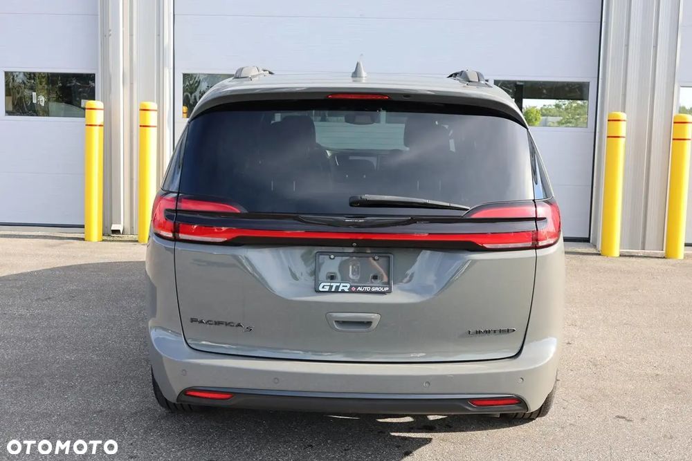 Chrysler Pacifica - 4