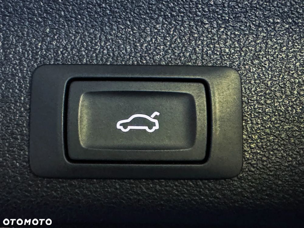 Audi A6 Avant 40 TDI quattro S tronic S line - 32