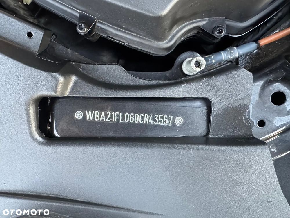 BMW Seria 5 520d xDrive - 24