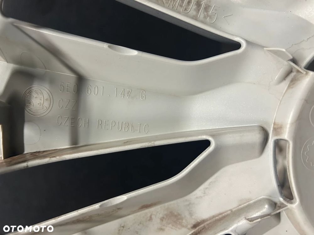 Oryginalny kołpak Skoda Octavia III 16 cali 1szt. 5E0601147G - 2