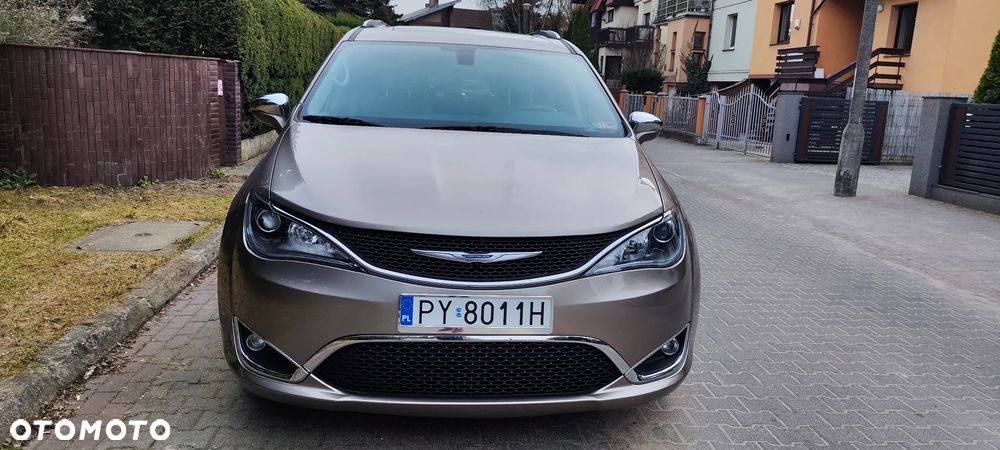 Chrysler Pacifica - 17