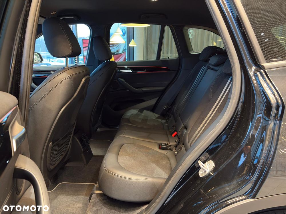 BMW X1 xDrive20i Sport Line sport - 22
