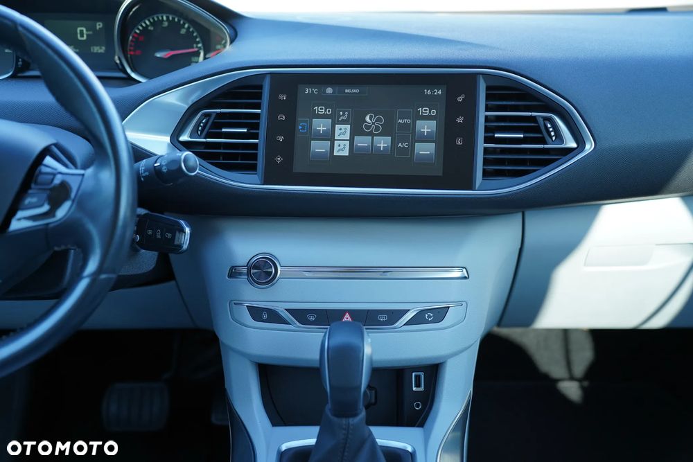 Peugeot 308 SW BlueHDi 150 EAT6 Stop & Start Allure - 28