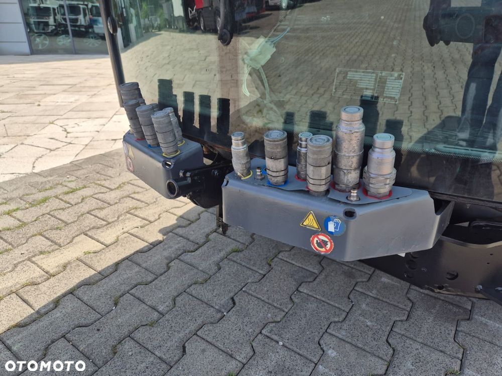 Kaercher MC 130 Adv. / KOMUNALNA MASZYNA DROGOWA / NOŚNIK OSPRZĘTU W KLASIE 3500KG / WYWROTKA / 2 KOMPLETYM KÓŁ / 4X4 / DIESEL KUBOTA 4 CYLINDRY / MOŻLIWY TRANSPORT - 22