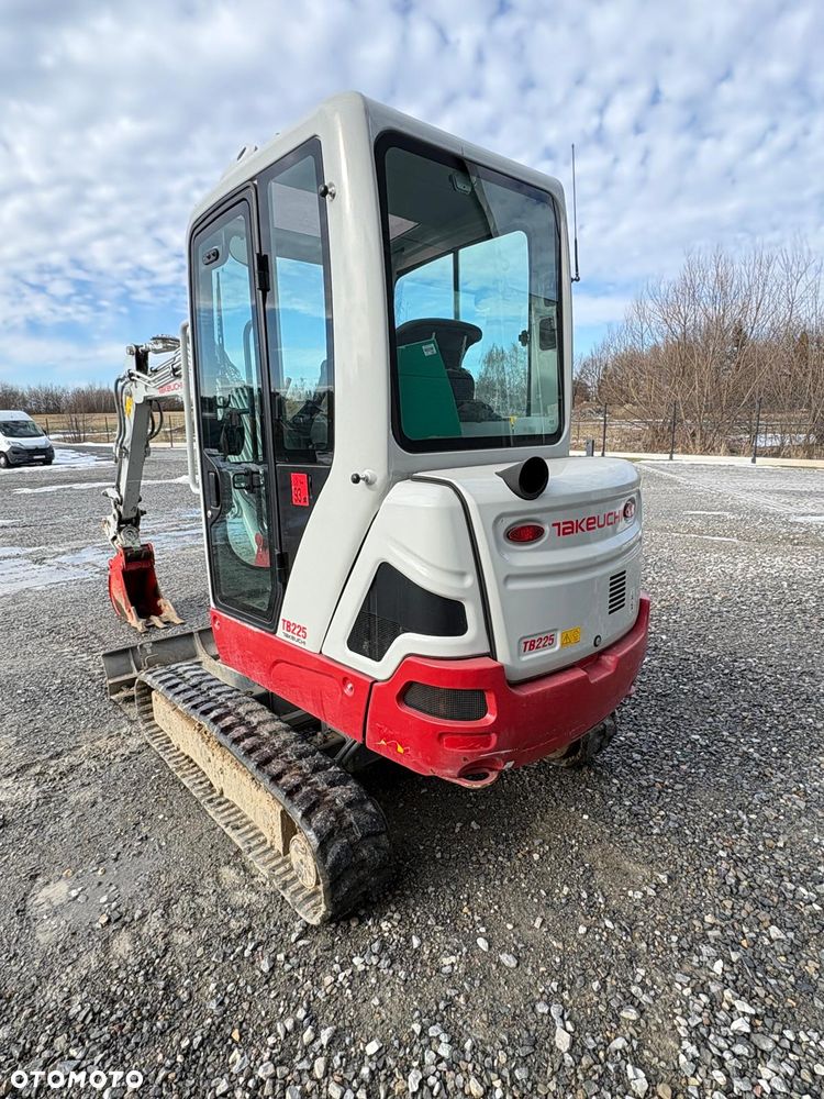 Takeuchi TB225 - 6