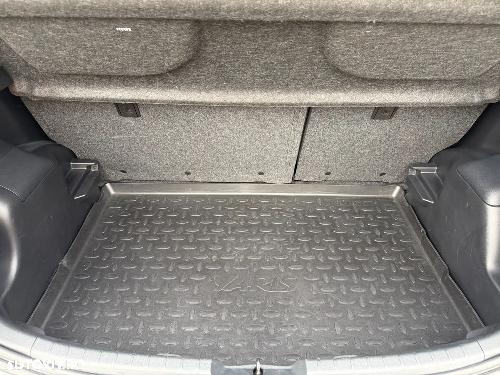 Toyota Yaris 1.5 VVT-i HSD Active - 19