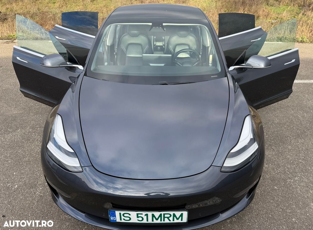 Tesla Model 3 - 1