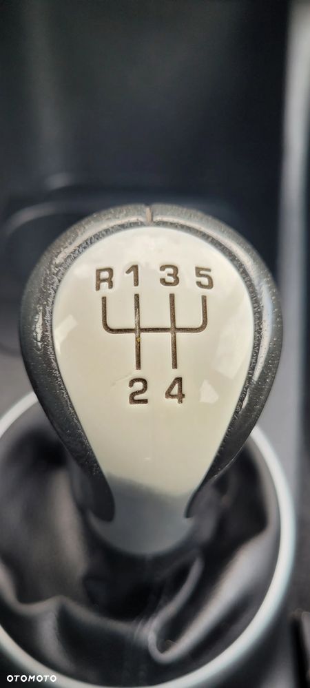 Skoda Fabia 1.2 HTP Elegance - 24