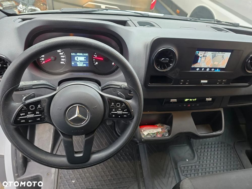 Mercedes-Benz Sprinter - 13