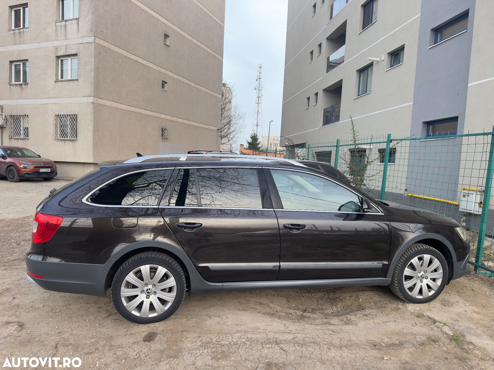 Skoda Superb Combi 2.0 TDI 4X4 Elegance - 4